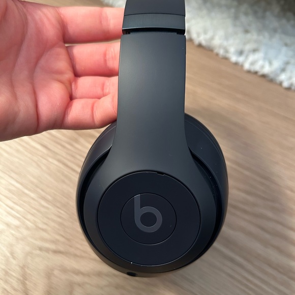 Beats Studio Pro Bluetooth Wireless Headphones - Picture 8 of 9
